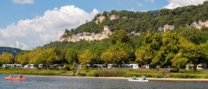 Camping au bord de la rivière à La Roque-Gageac, Dordogne
