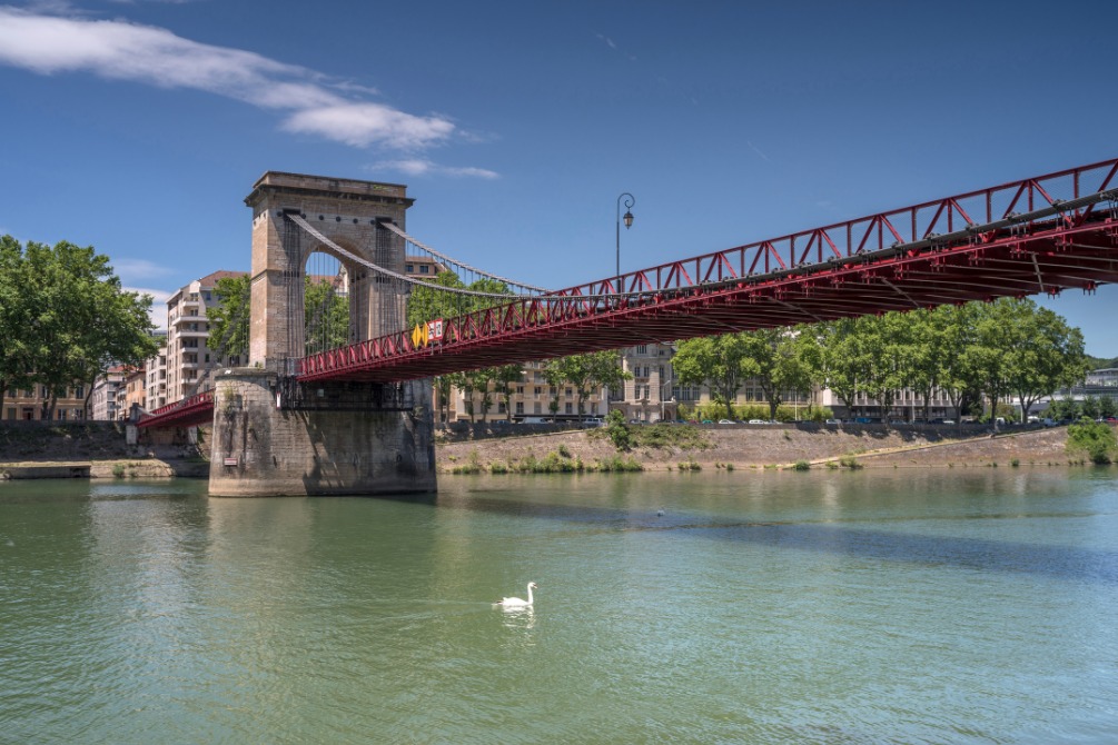 Lyon comment allier visite culturelle et grand air Masaryk Bridge