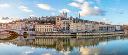 Kathedrale Saint Jean und Basilika Notre-Dame de Fourviere, Lyon, Rhone, Auvergne Rhône-Alpes, Frankreich - Campingplätze in Lyon