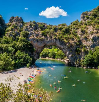 Vallon Pont d'Arc, Ardèche, Auvergne Rhône-Alpes, France - Campsites in Ardèche