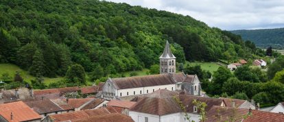 Vista sul villaggio rurale di Vignory, campeggi in Haute-Marne