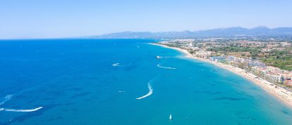 Vue aérienne de la plage de Salou en Espagne, campings à Salou