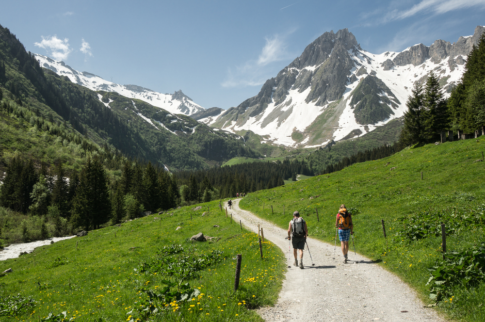 2 hikers in the French Alps | 2 randonneurs dans les Alpes