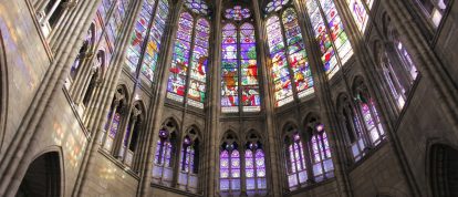 Vetrata della Basilica di Saint-Denis in Seine-Saint-Denis, Campeggi in Seine-Saint-Denis