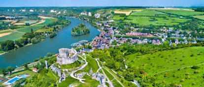 Chateau Gaillard, un castello medievale in rovina nella città di Les Andelys, in Normandia. Campeggi nell'Eure