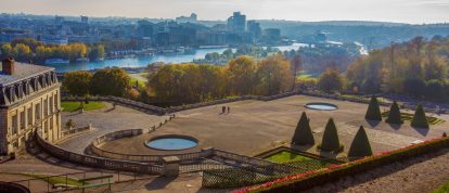 Vue idyllique sur Paris. Campings dans les Hauts-de-Seine