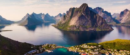 Paysage de fjords et de montagnes. Îles Lofoten Norvège - Campings en Norvège