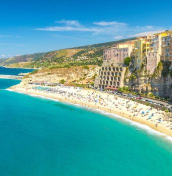 Tropea stad en strand, Calabrië, Italië - Campings in Calabrië