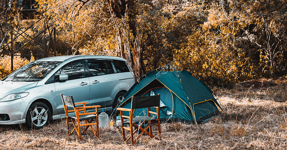 campeggio tenda e macchina