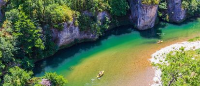Kajakfahrer auf dem Fluss Tarn, Gorges du Tarn, Occitanie - Campingplätze in Lozère