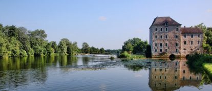 Prachtig uitzicht op de rivier vanuit het dorp Parcé-sur-Sarthe - Campings in Sarthe