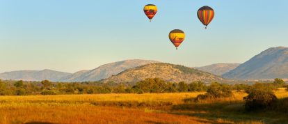 Ballons à air chaud au-dessus de la réserve de Pilanesberg, Afrique du Sud - Campings dans le Nord-Ouest