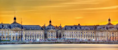 Uitzicht op de Place de la Bourse en de Garonne - Campings in Bordeaux