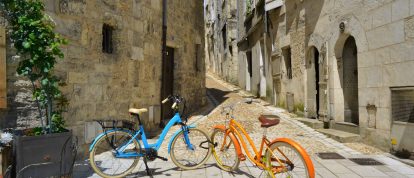 Two bikes on the Rue du Plantier in Périgueux - Campsites in Périgueux