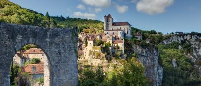 The picturesque village of Saint-Cirq-Lapopie in Lot - campsites in Cahors