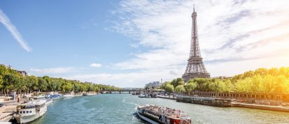 Paysage de la tour Eiffel et croisière en bateau sur la Seine - Campings in Paris