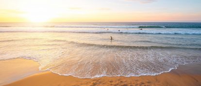 Prachtig strand met surfers die in de Atlantische Oceaan zwemmen - Campings in Messanges