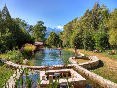 Piscine naturelle du Camping Chalets Résidentiels Saint James Les Pins