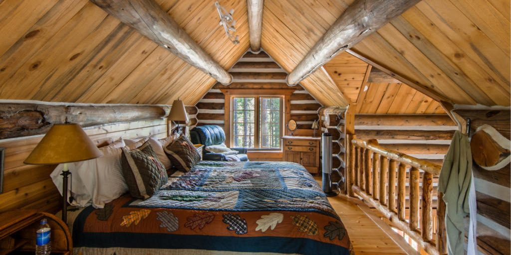 camera da letto in un lodge in legno per glamping