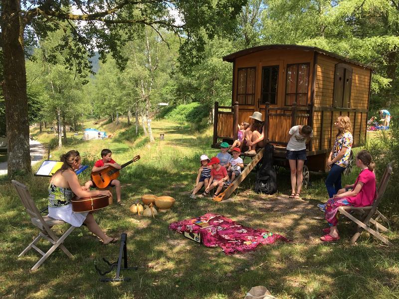 Roulotte en bois Camping du Mettey