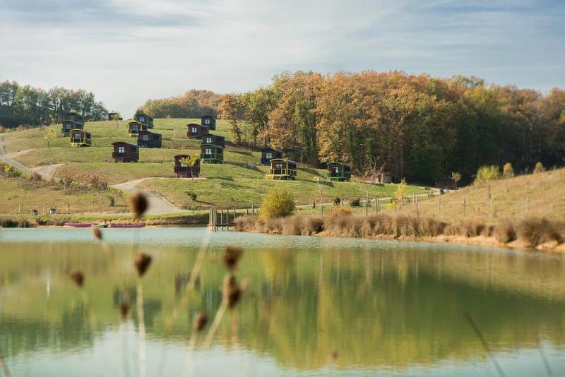 Glamping huts by the river - South West France