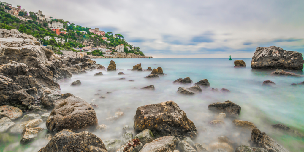 paesaggio costiero della costa azzurra