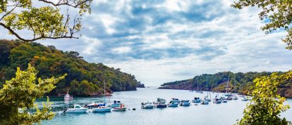 Bateaux sur l'estuaire de la rivière près de Concarneau - Campings à Concarneau
