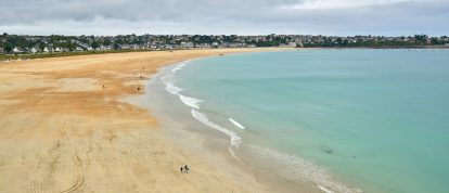 Seaside sandy beach at Pointe de la Garde, Saint-Cast-le-Guildo - Campsites in Saint-Cast-le-Guildo